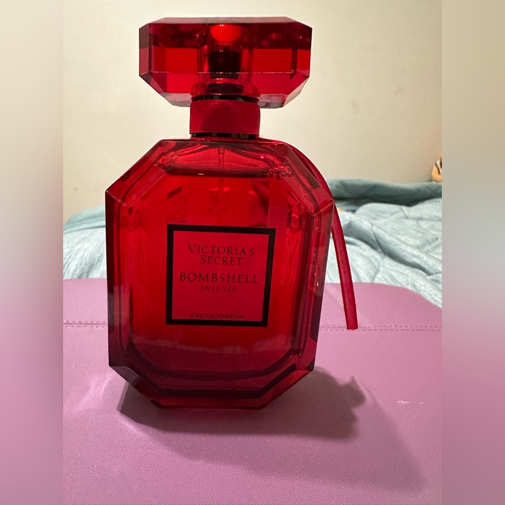 USED- Victoria’s Secret bombshell intense 3.4oz